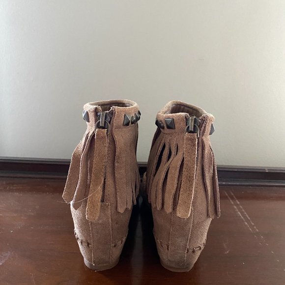 Tan Suede Wedge Booties with Fringe Size 7.5 - Picture 4 of 6